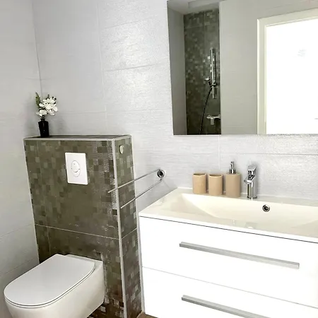 Blue Lagoon Vila Makarska