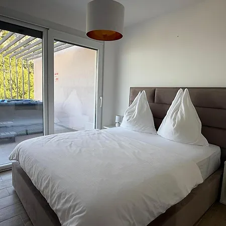 Blue Lagoon Vila Makarska