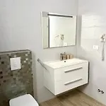 Blue Lagoon * マカルスカ