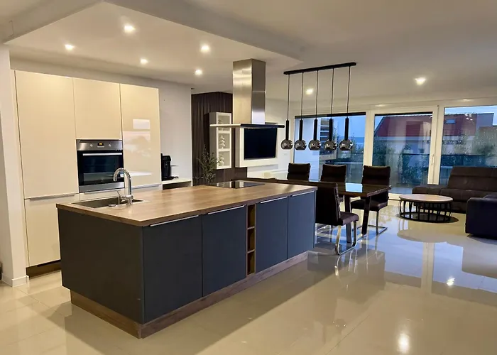 Blue Lagoon Макарська