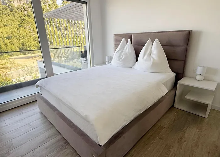 Blue Lagoon * Μακάρσκα